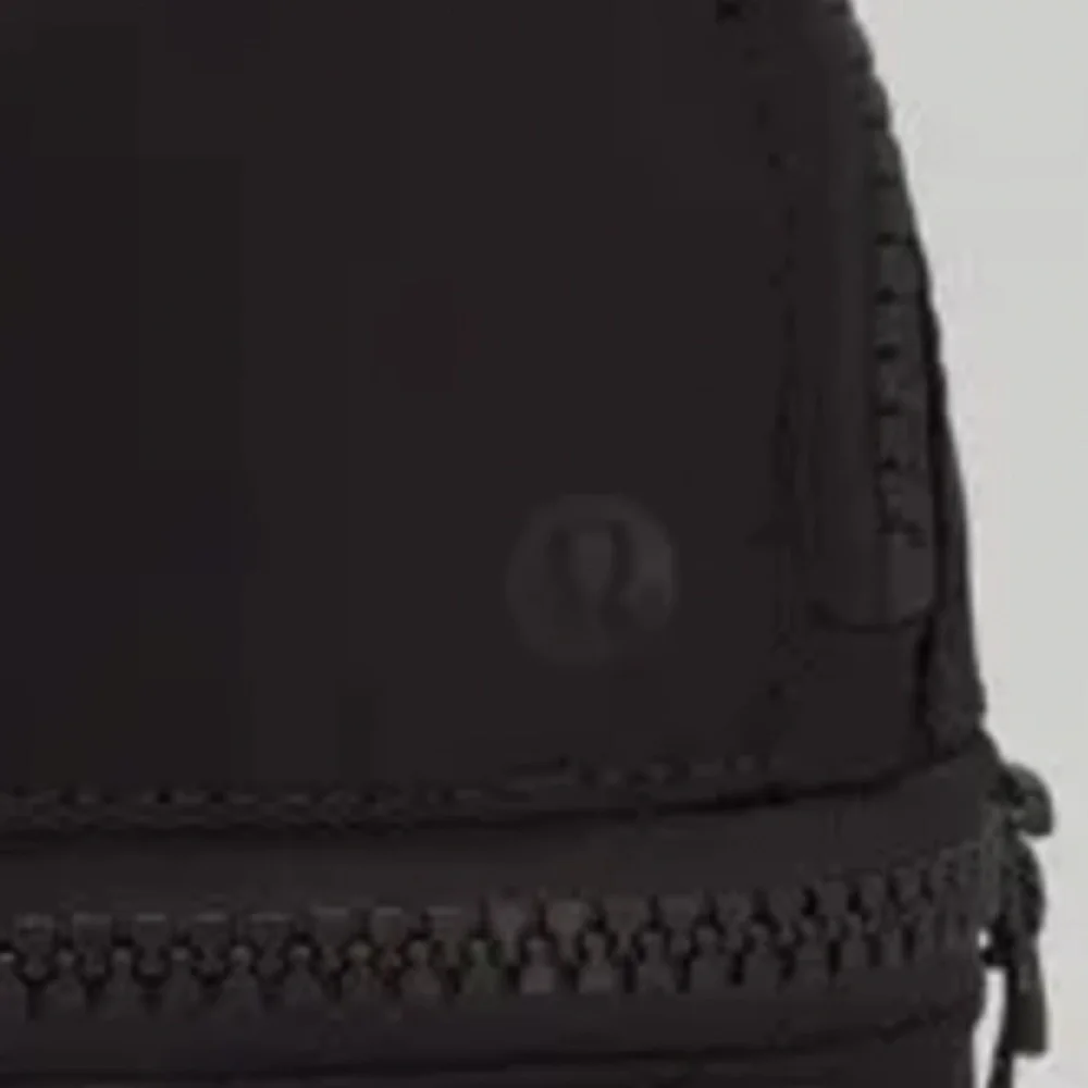 MINI Backpack Clip - Picture 2 of 10